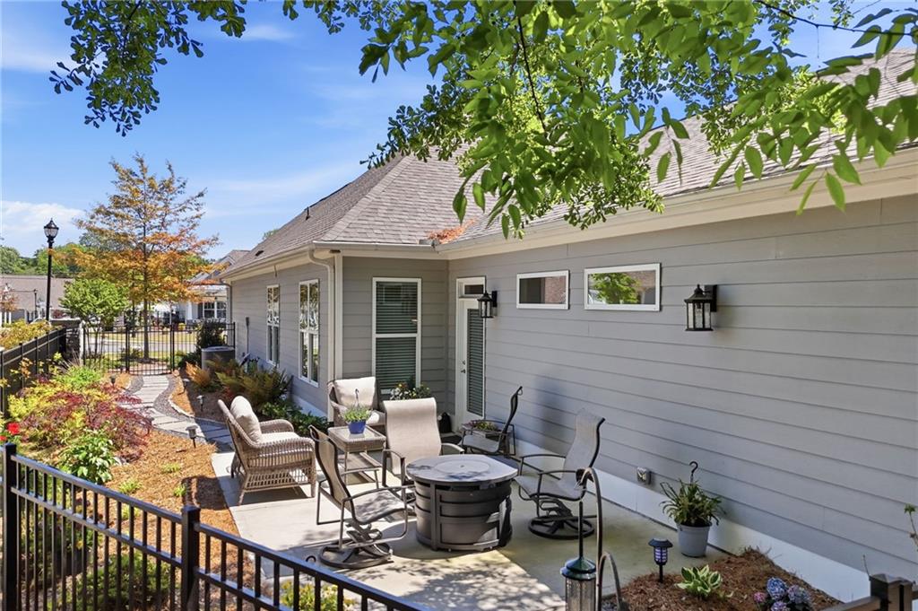 400 Grafton Walk