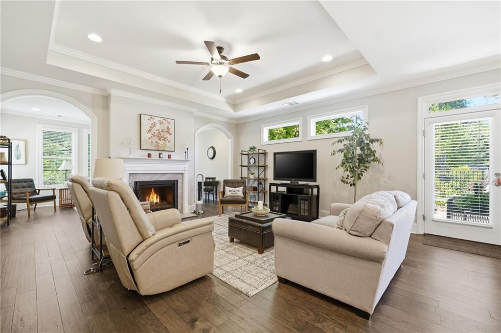 400 Grafton Walk