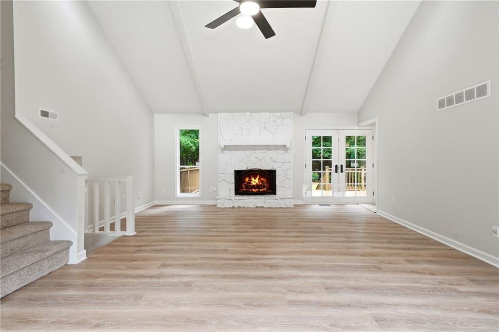 585 Rivercrest Drive
