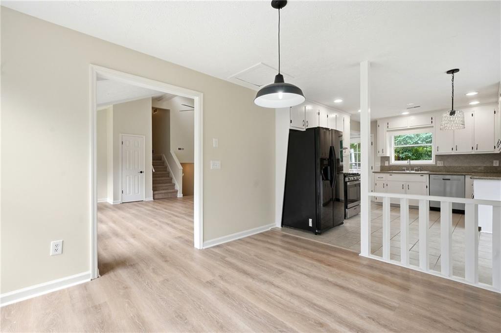 585 Rivercrest Drive