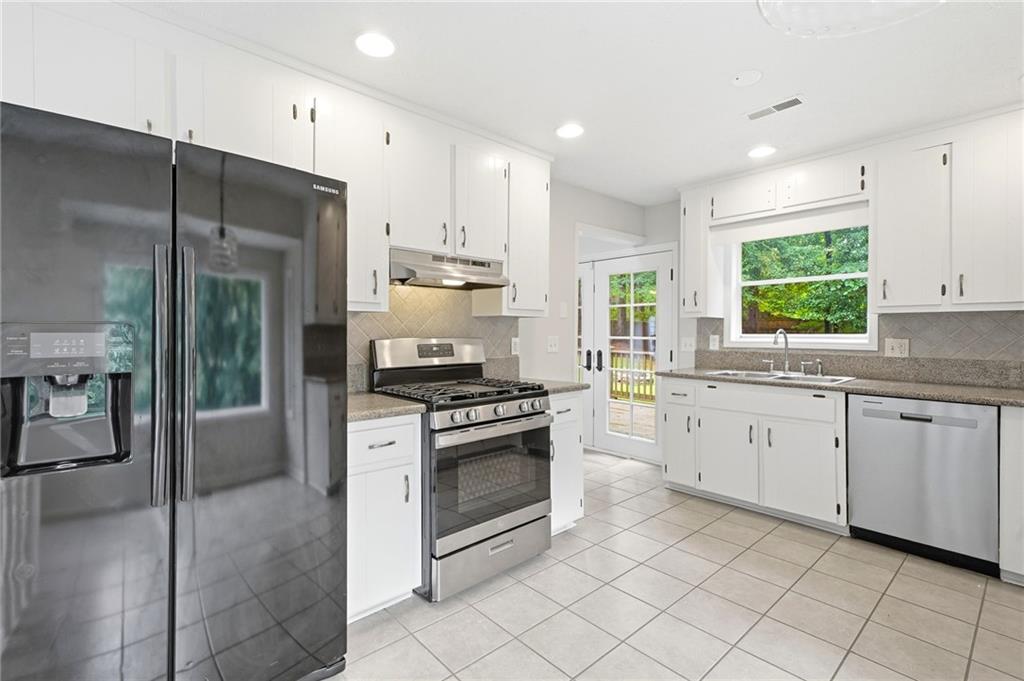 585 Rivercrest Drive