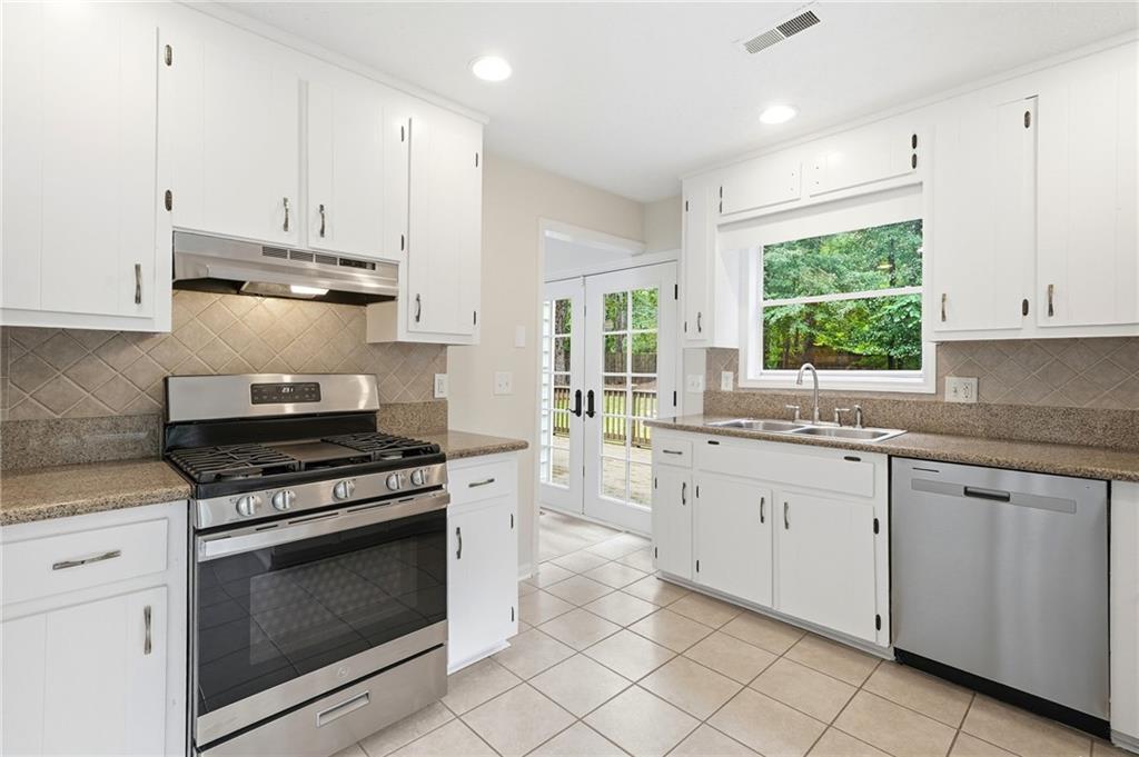 585 Rivercrest Drive