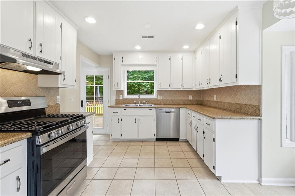 585 Rivercrest Drive