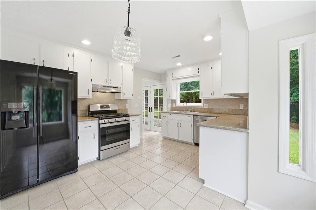 585 Rivercrest Drive