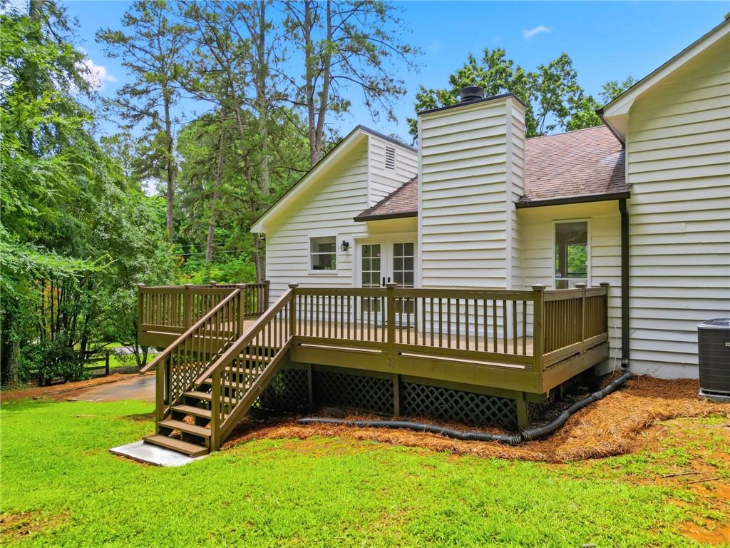 585 Rivercrest Drive
