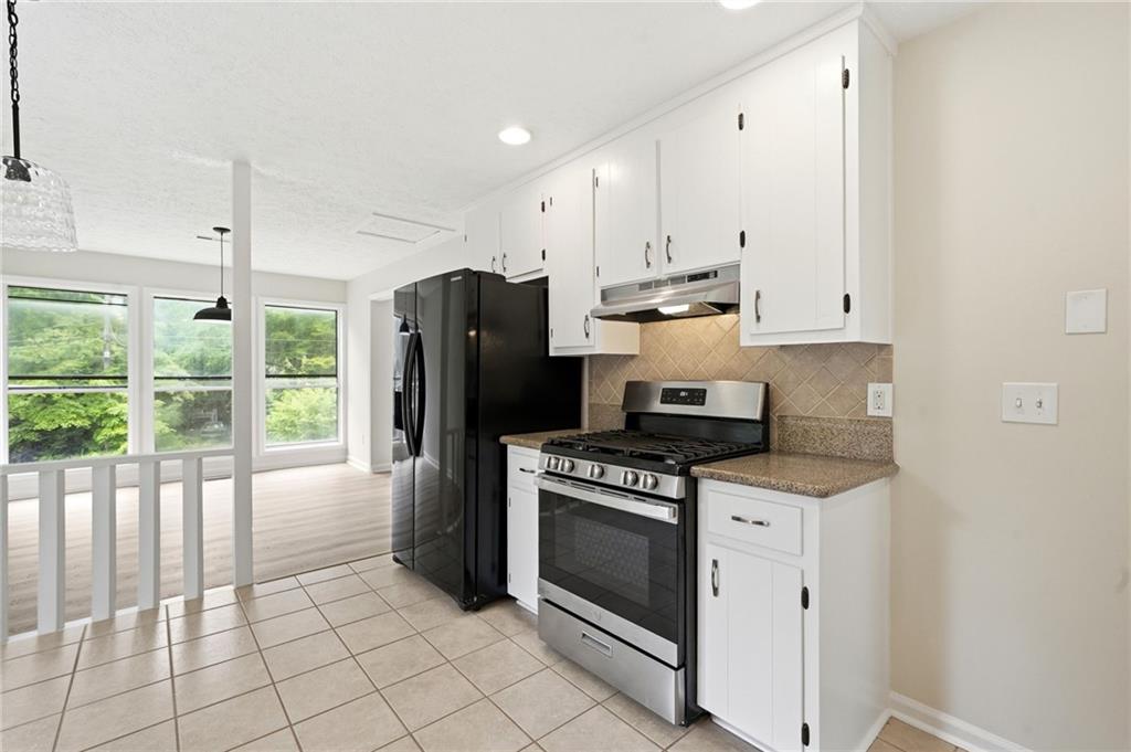 585 Rivercrest Drive