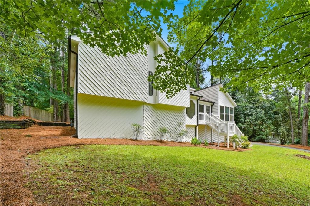 585 Rivercrest Drive