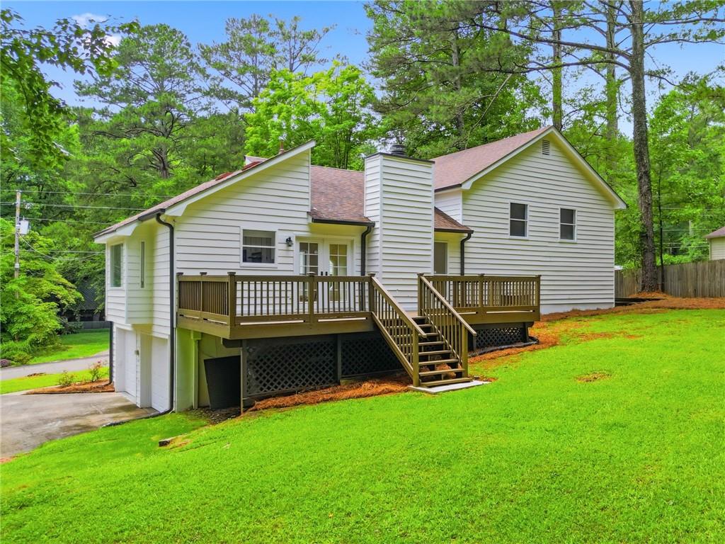 585 Rivercrest Drive