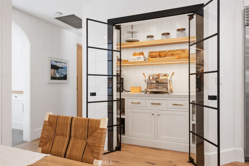 315 W Avenida Valencia