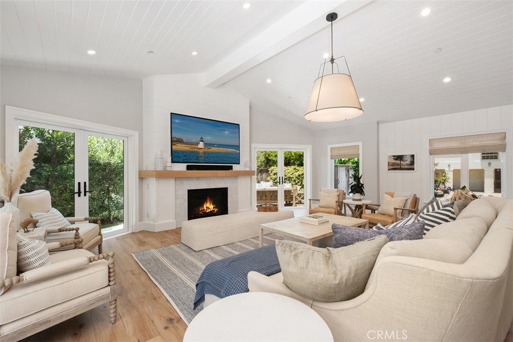 315 W Avenida Valencia