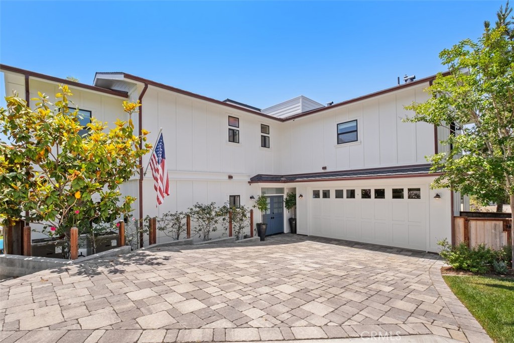 315 W Avenida Valencia