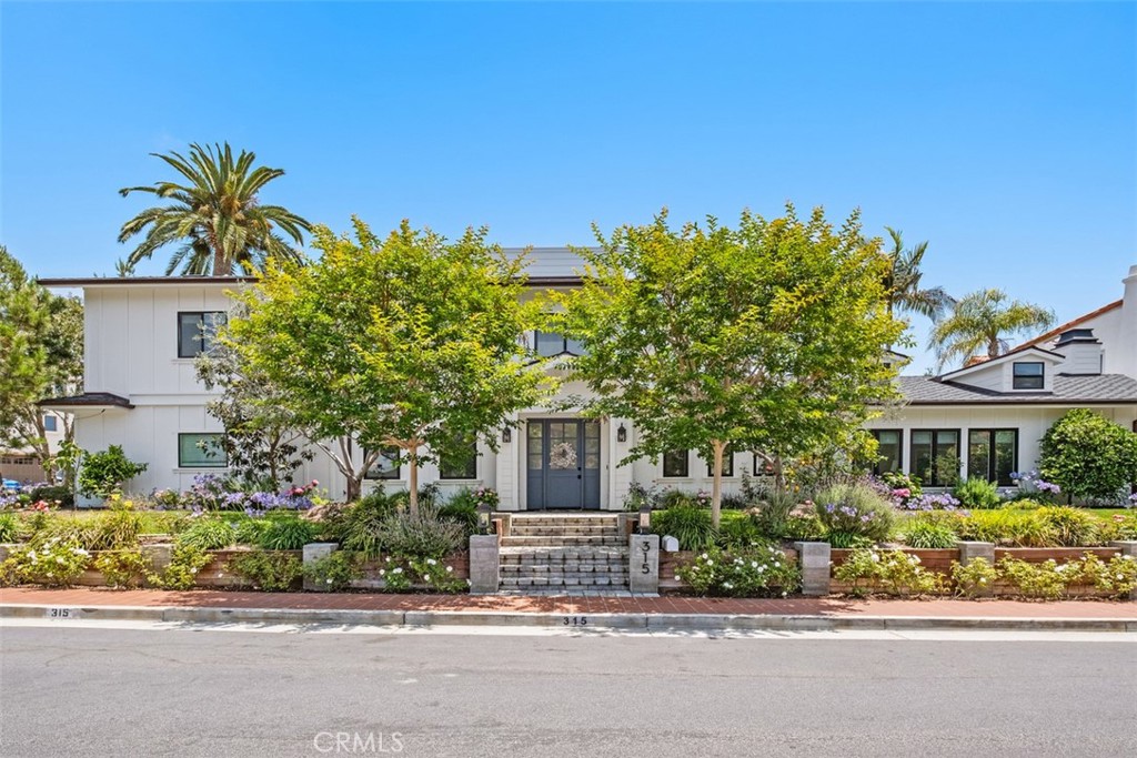 315 W Avenida Valencia