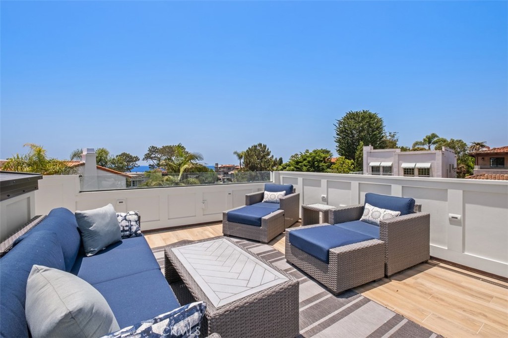 315 W Avenida Valencia