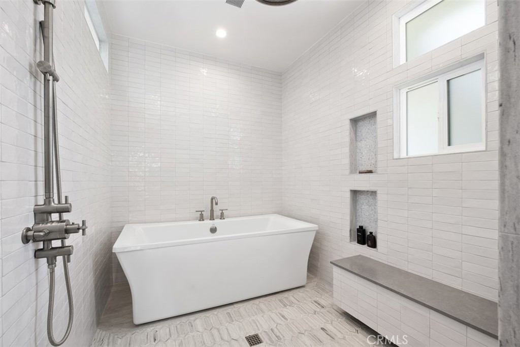 315 W Avenida Valencia