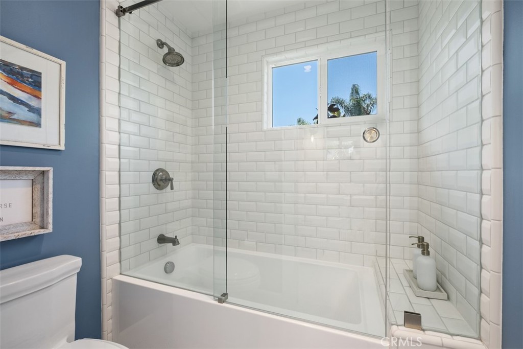 315 W Avenida Valencia