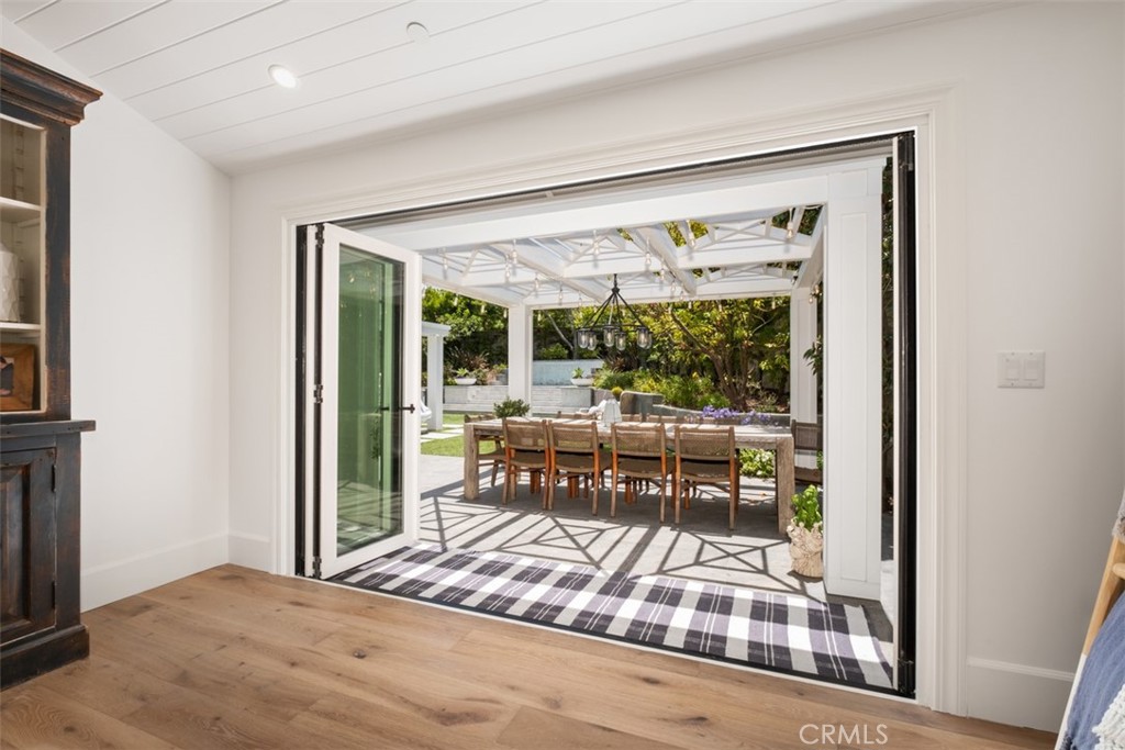 315 W Avenida Valencia