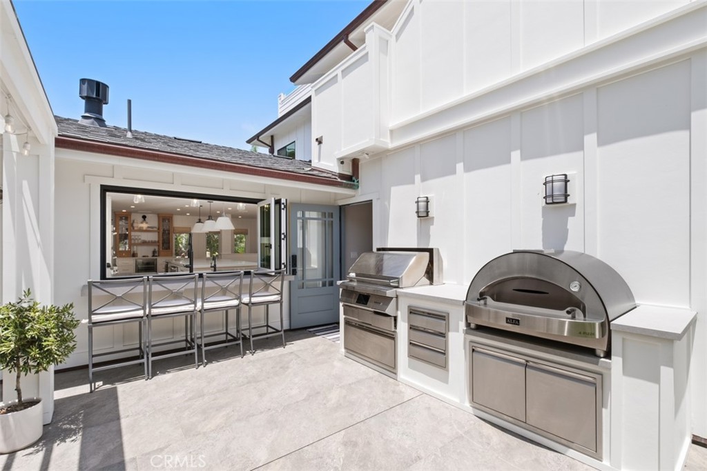 315 W Avenida Valencia