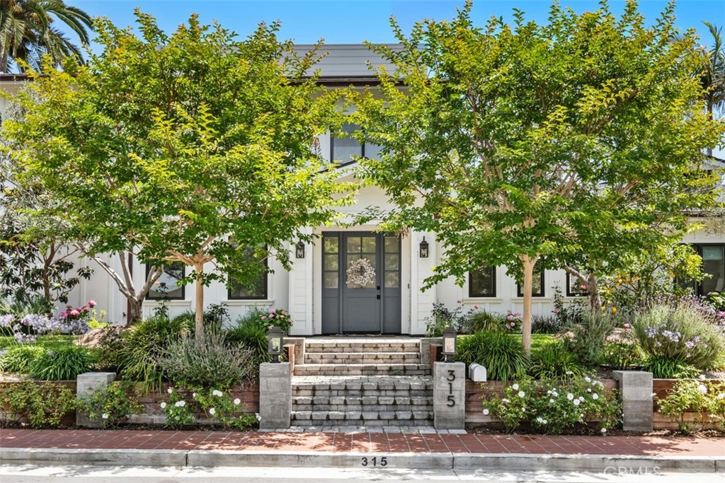 315 W Avenida Valencia