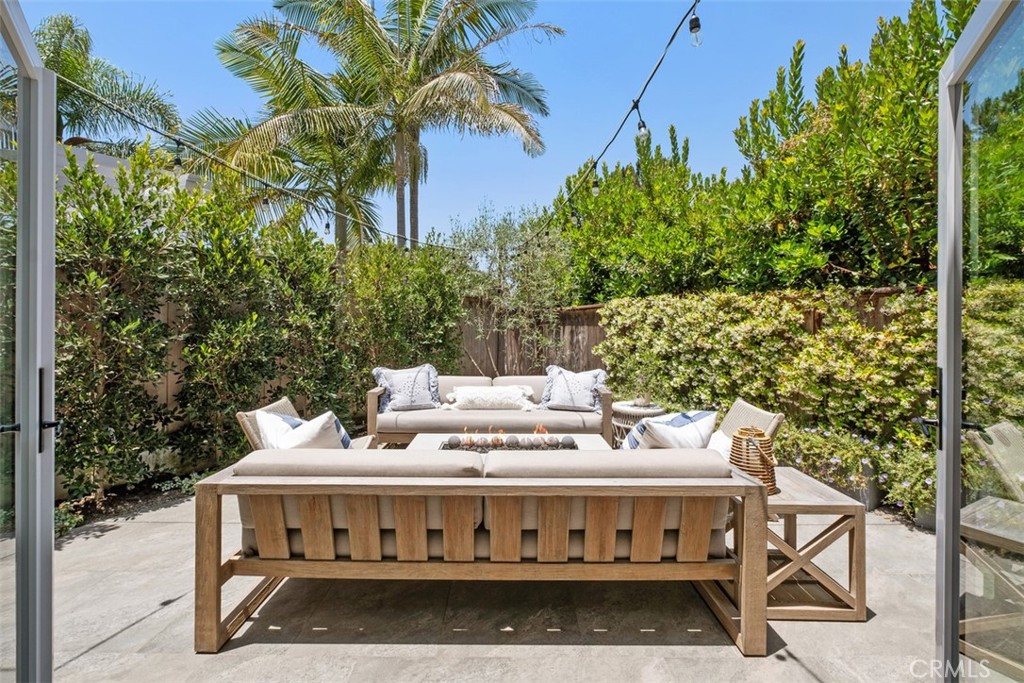 315 W Avenida Valencia