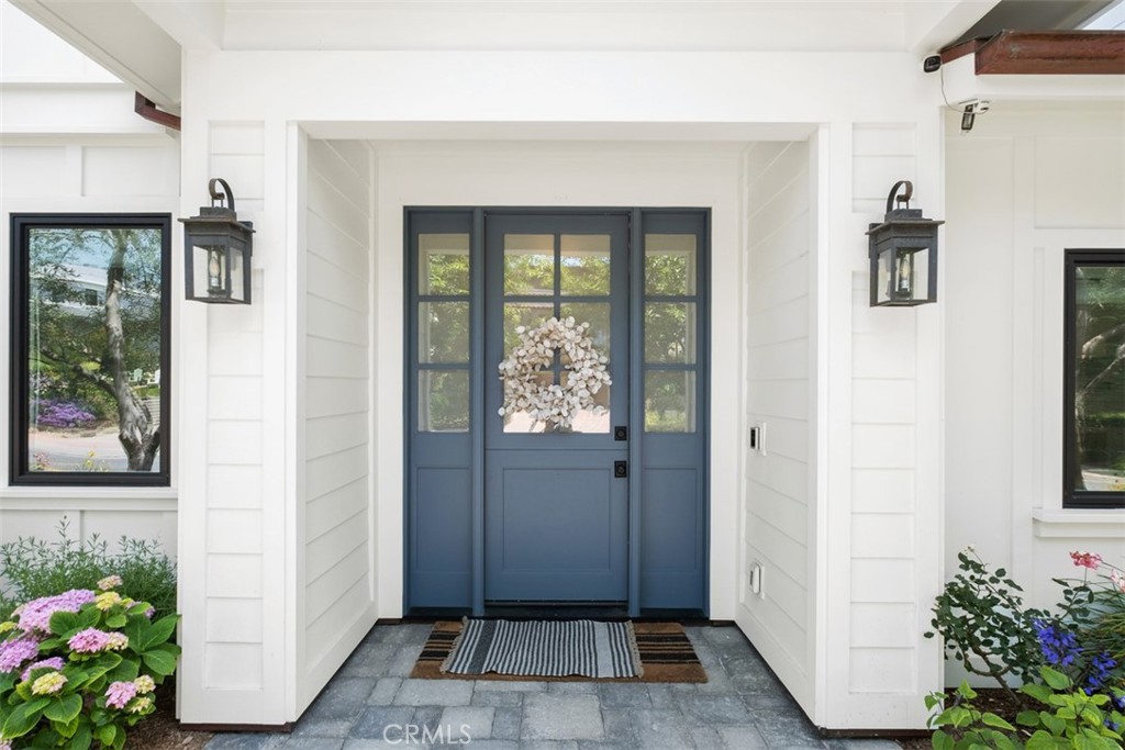 315 W Avenida Valencia