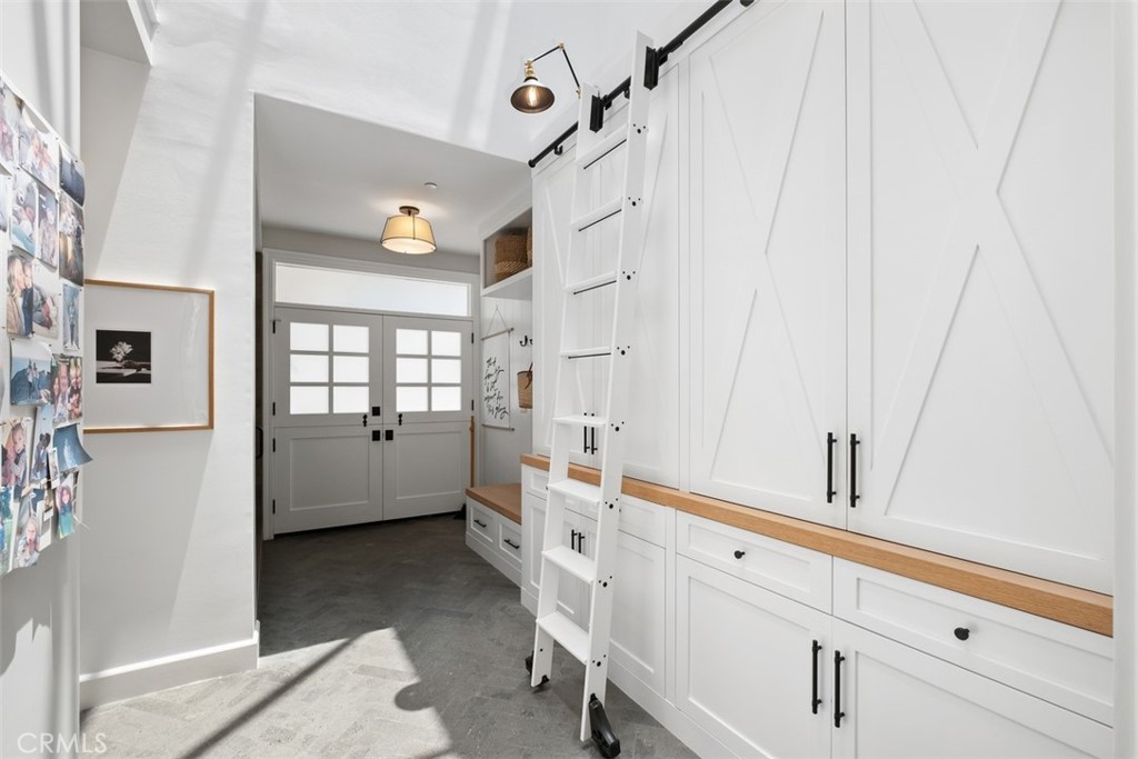 315 W Avenida Valencia