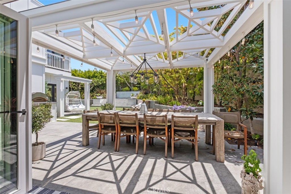 315 W Avenida Valencia