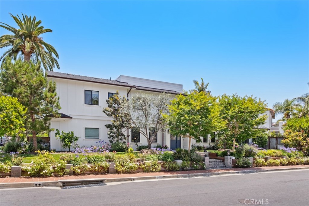 315 W Avenida Valencia