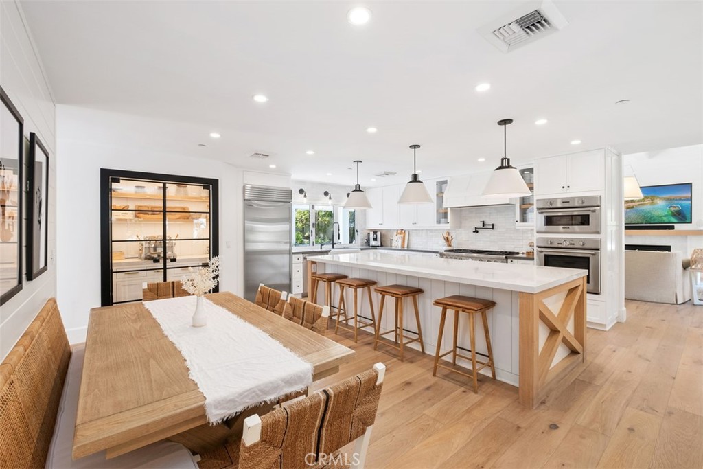 315 W Avenida Valencia