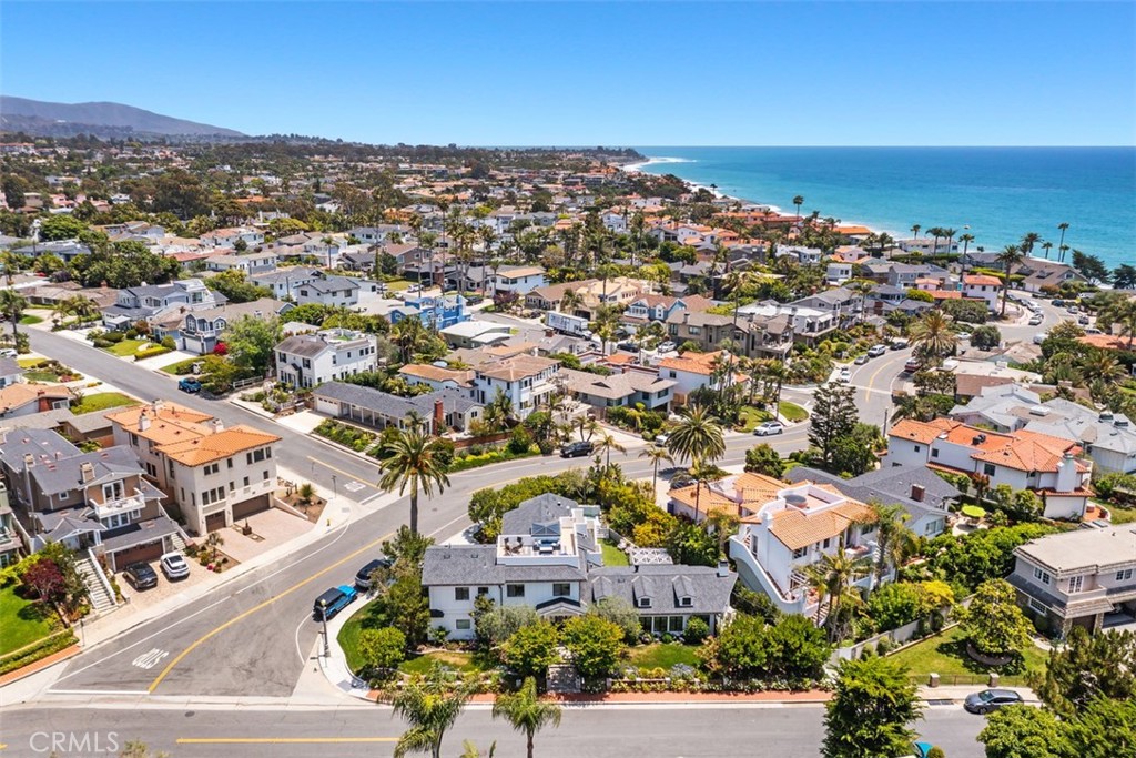 315 W Avenida Valencia