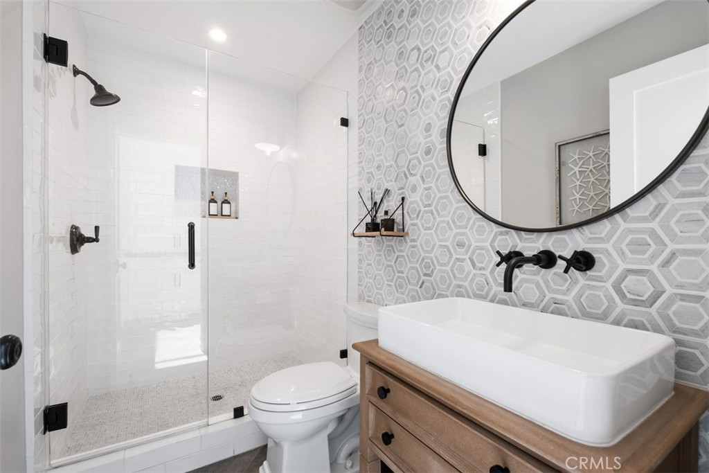 315 W Avenida Valencia