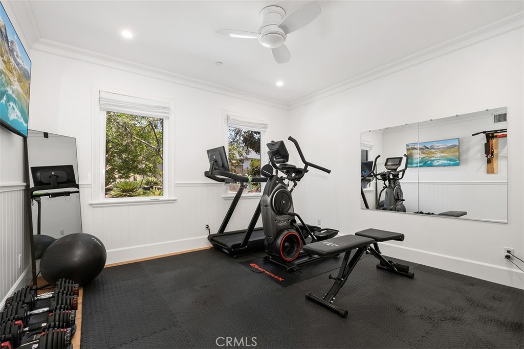 315 W Avenida Valencia