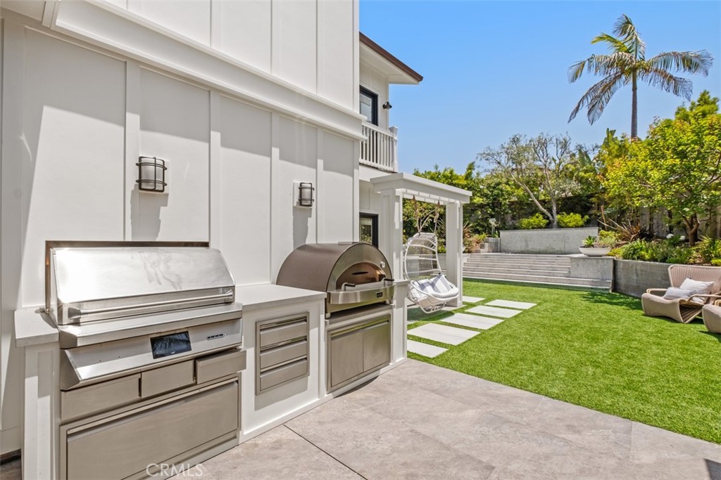 315 W Avenida Valencia