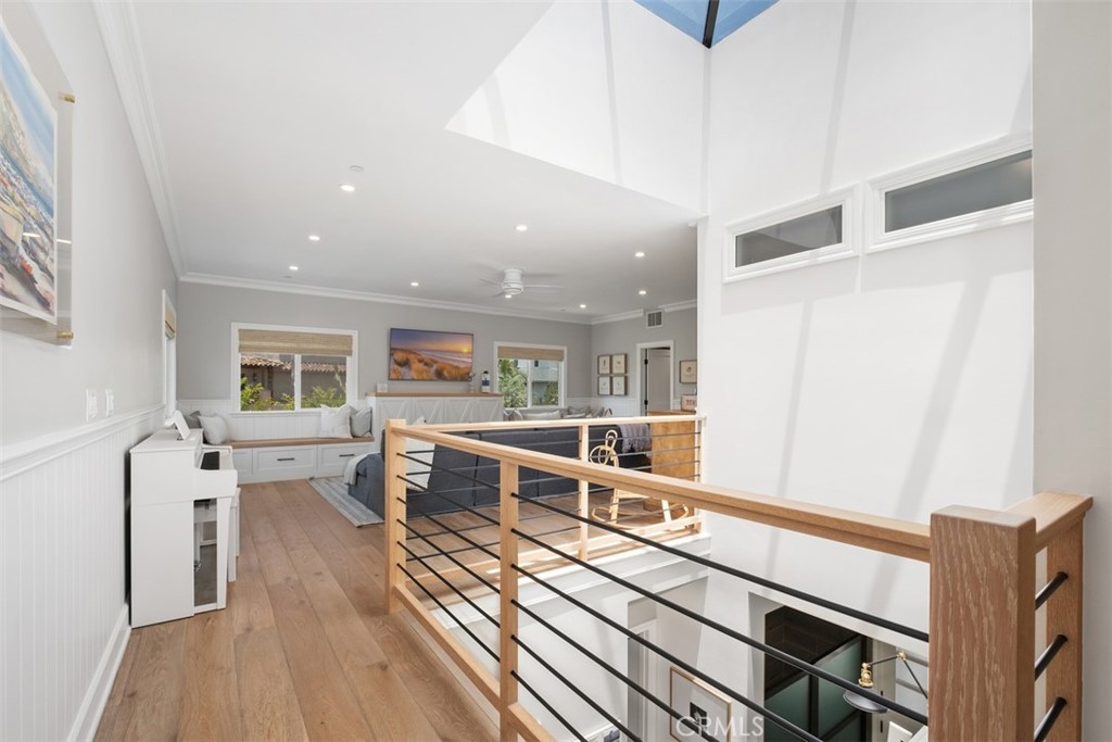 315 W Avenida Valencia