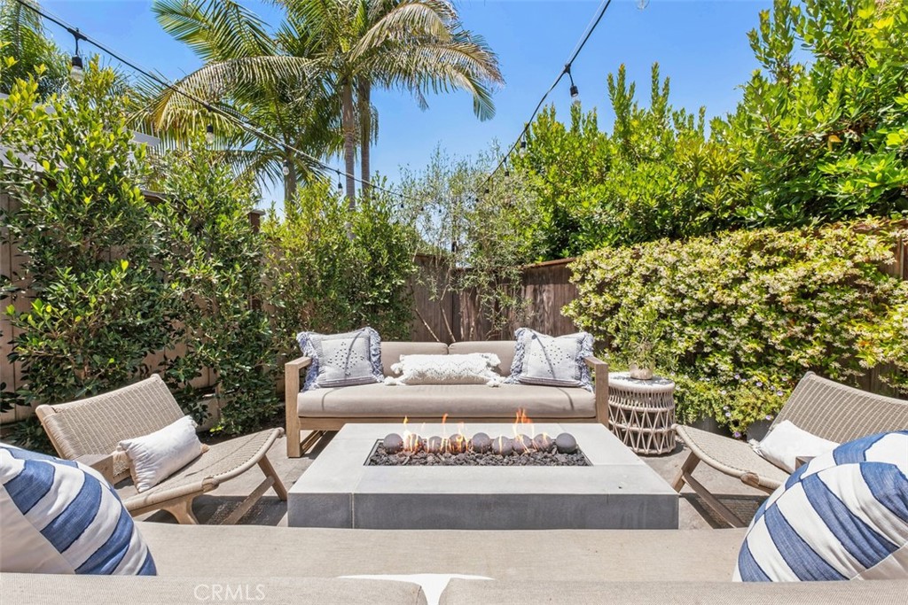 315 W Avenida Valencia