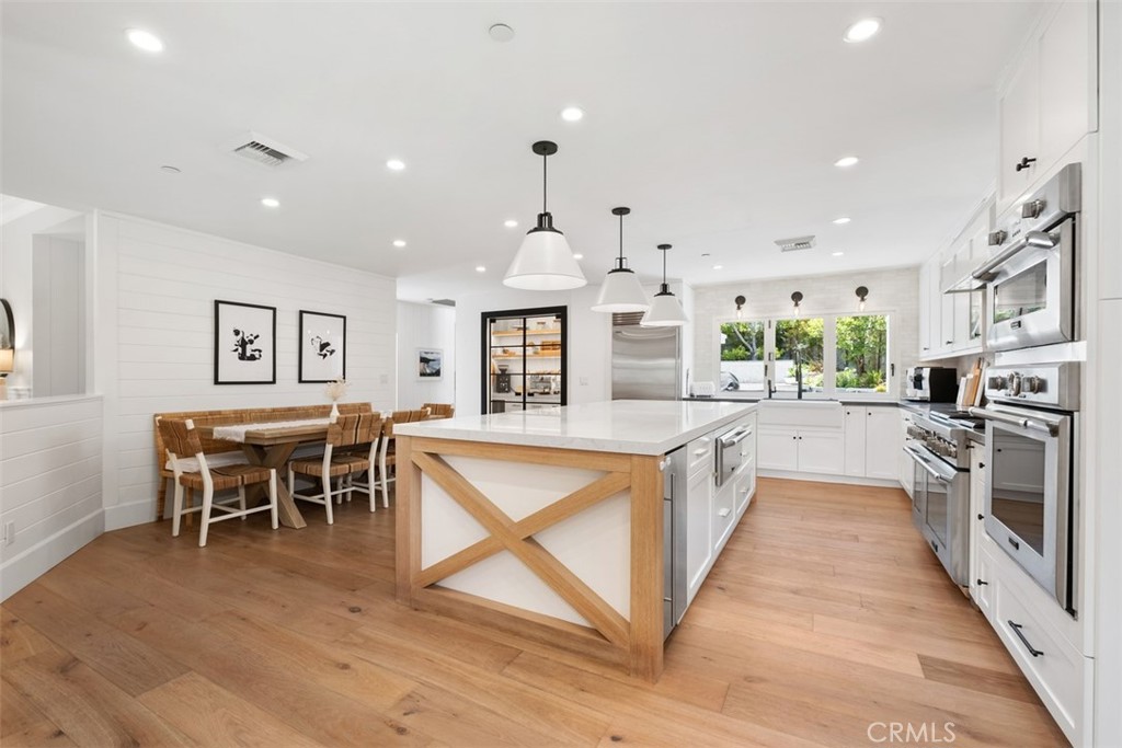 315 W Avenida Valencia