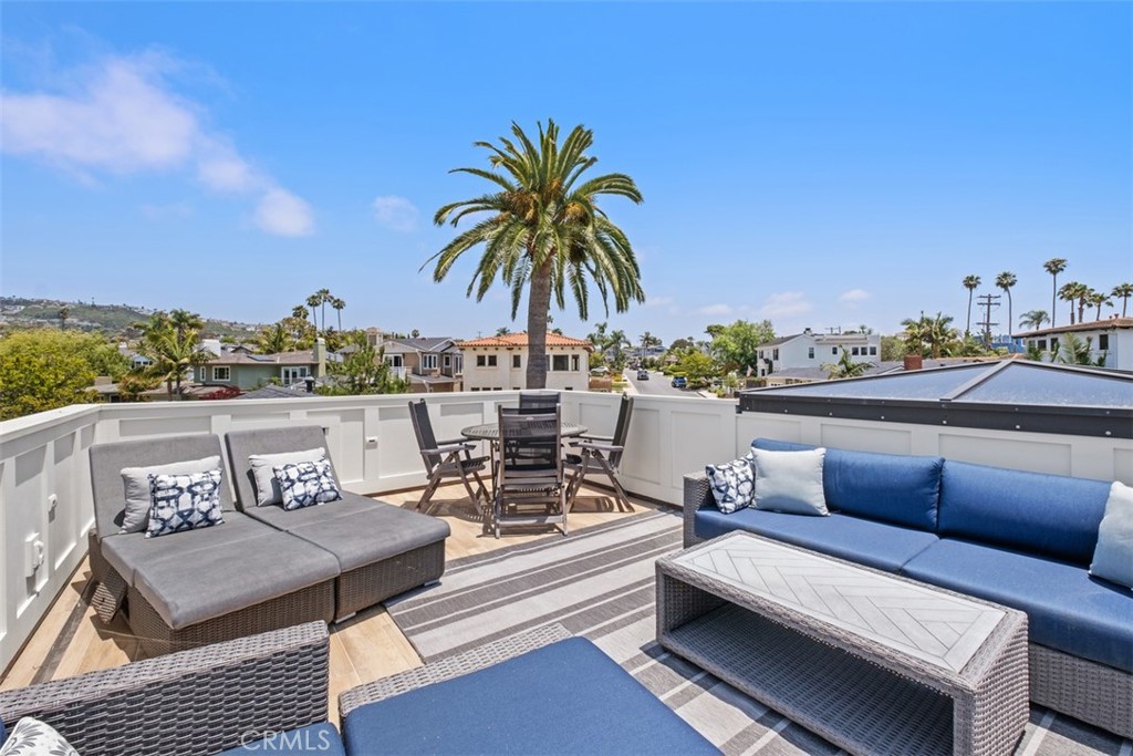 315 W Avenida Valencia