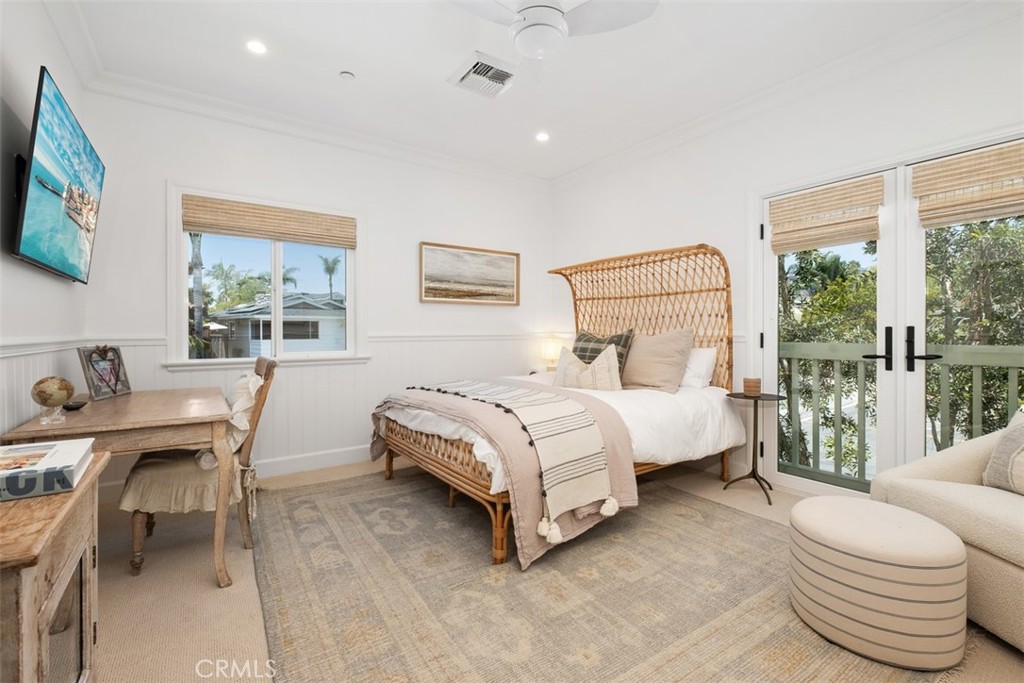 315 W Avenida Valencia