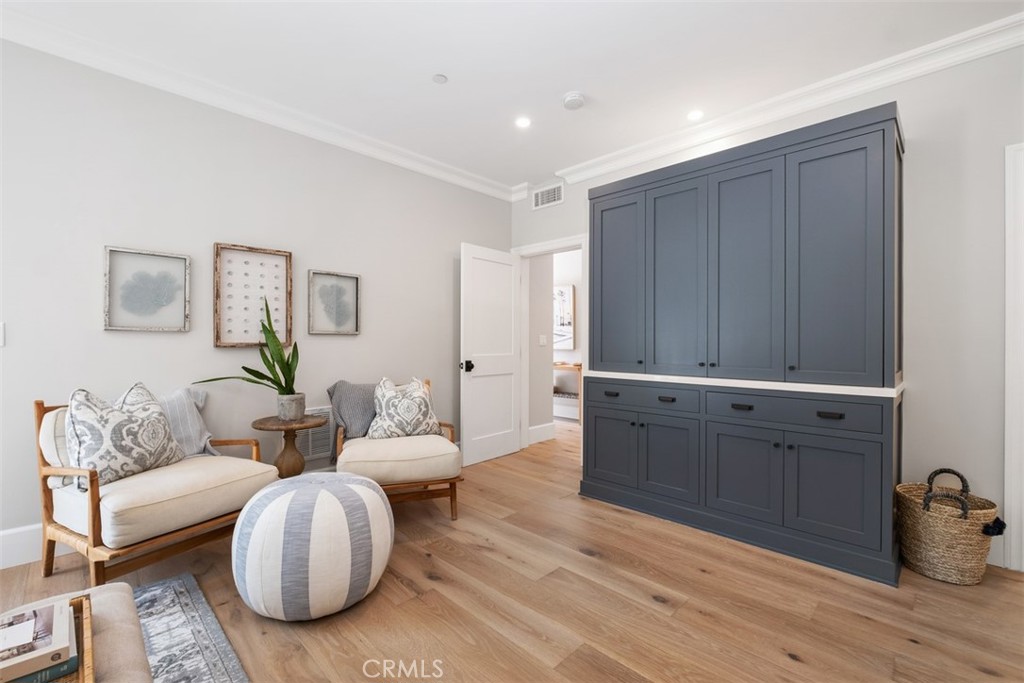 315 W Avenida Valencia