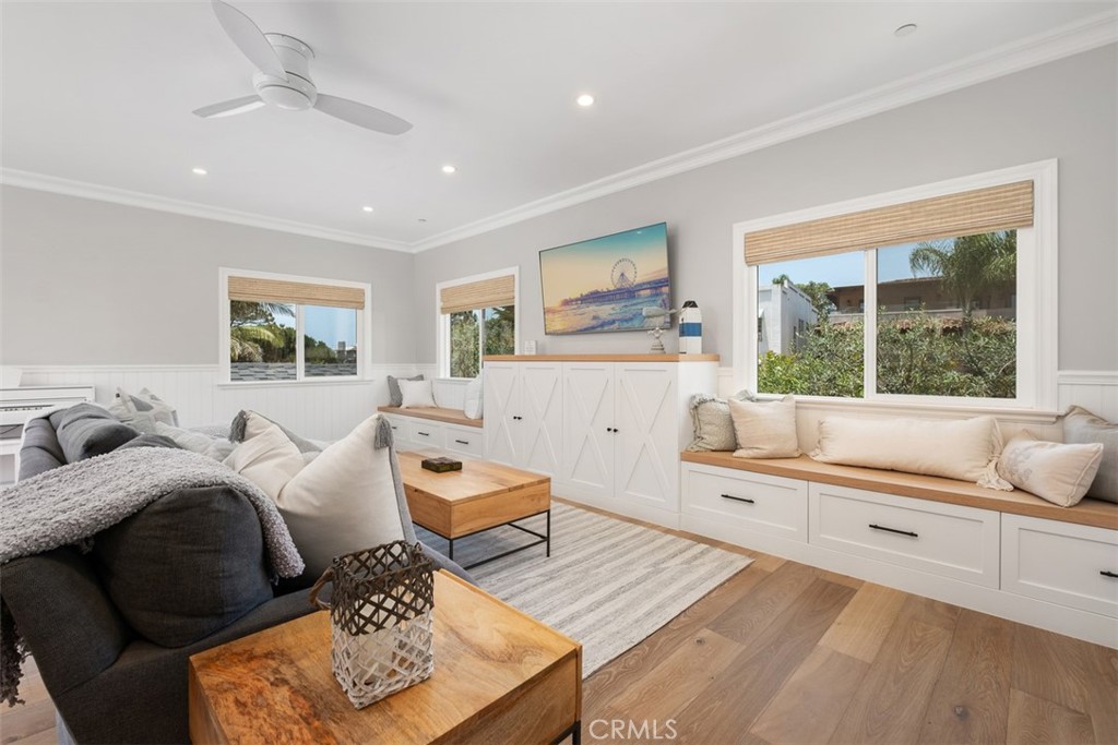 315 W Avenida Valencia