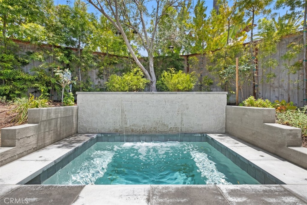 315 W Avenida Valencia