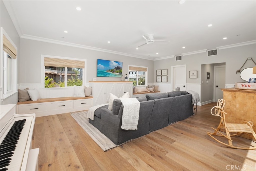 315 W Avenida Valencia