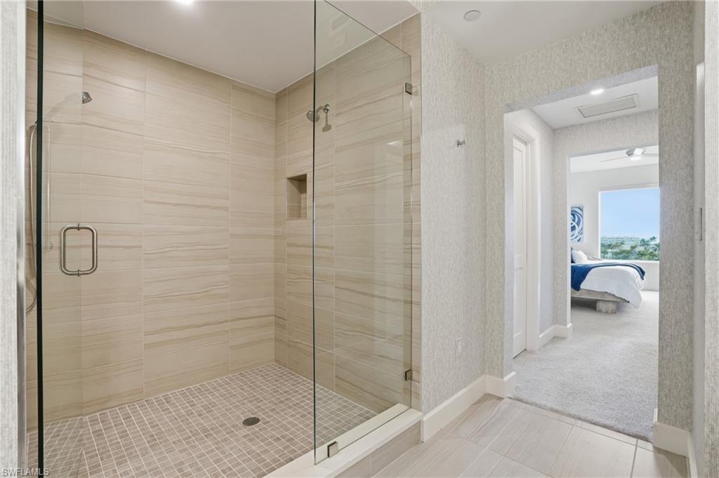 4142 Bay Beach LN 405