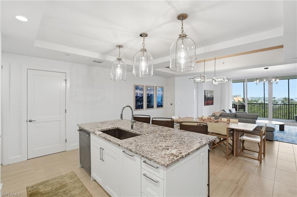 4142 Bay Beach LN 405