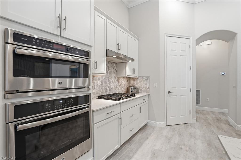 2327 Somerset PL