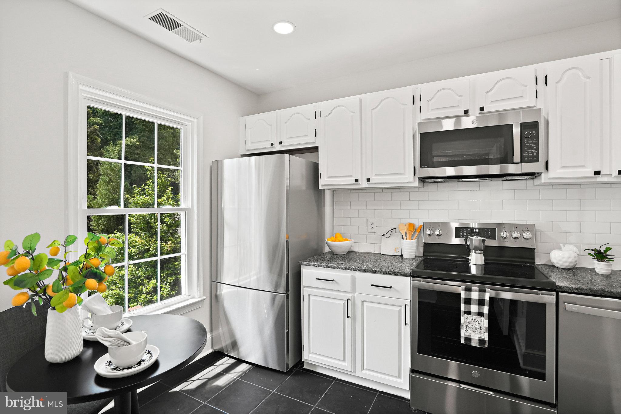 3259 SUTTON PLACE NW Unit: A