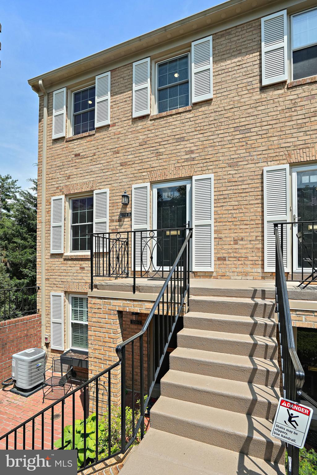 3259 SUTTON PLACE NW Unit: A