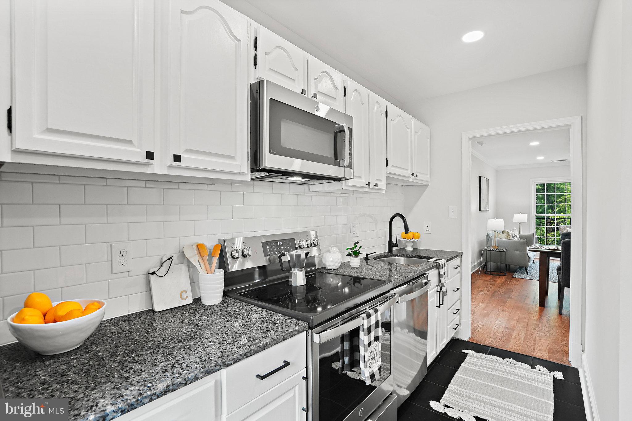 3259 SUTTON PLACE NW Unit: A