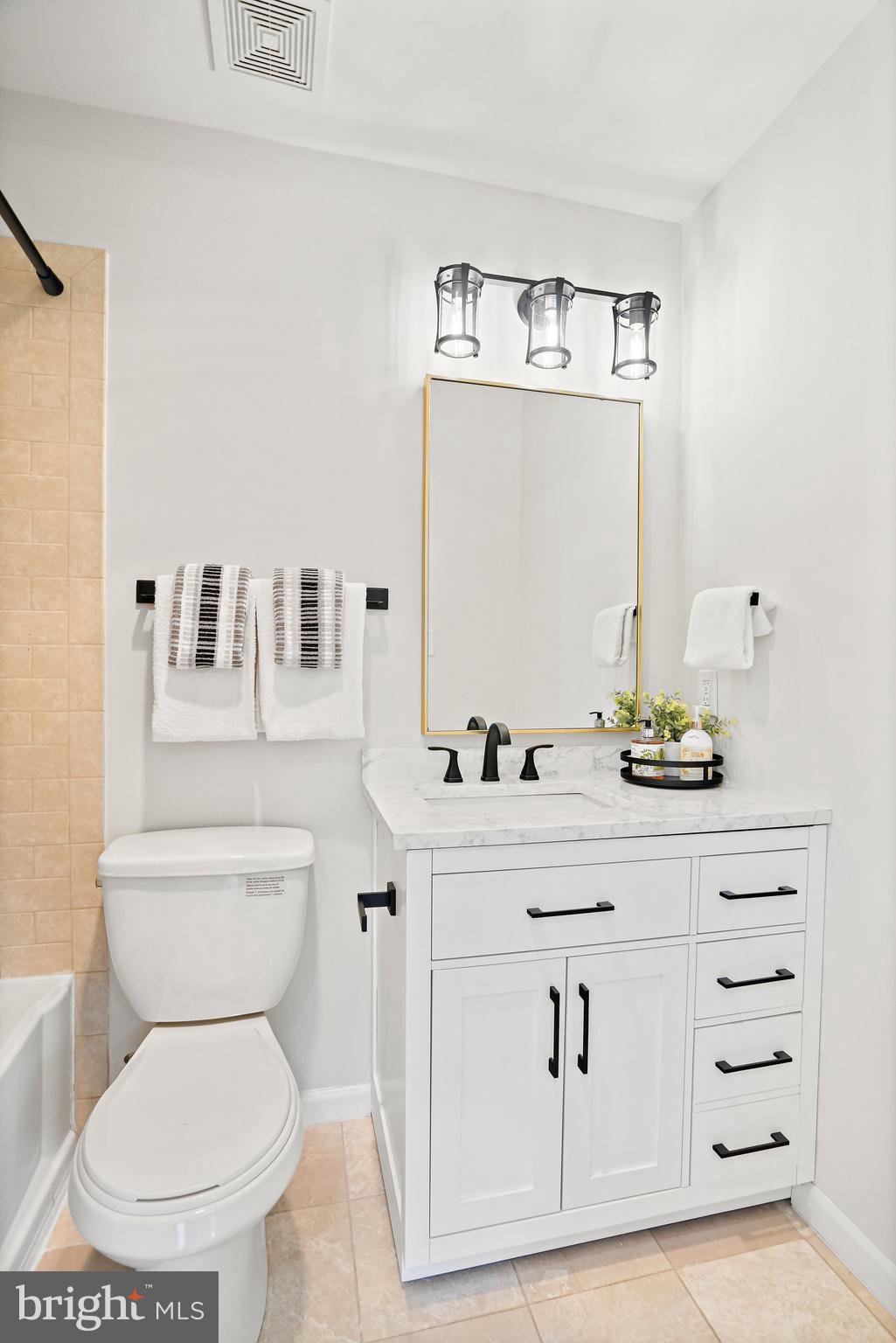3259 SUTTON PLACE NW Unit: A