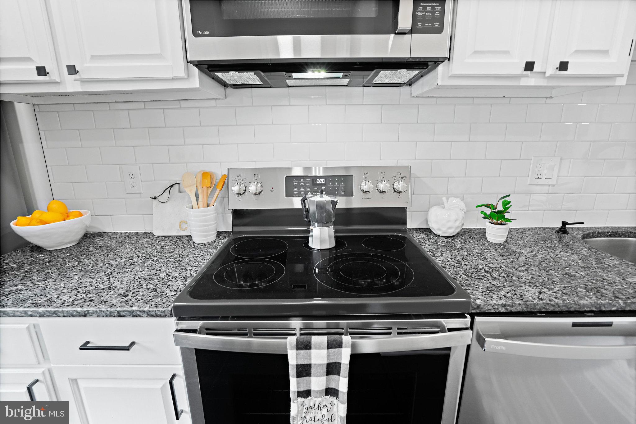 3259 SUTTON PLACE NW Unit: A