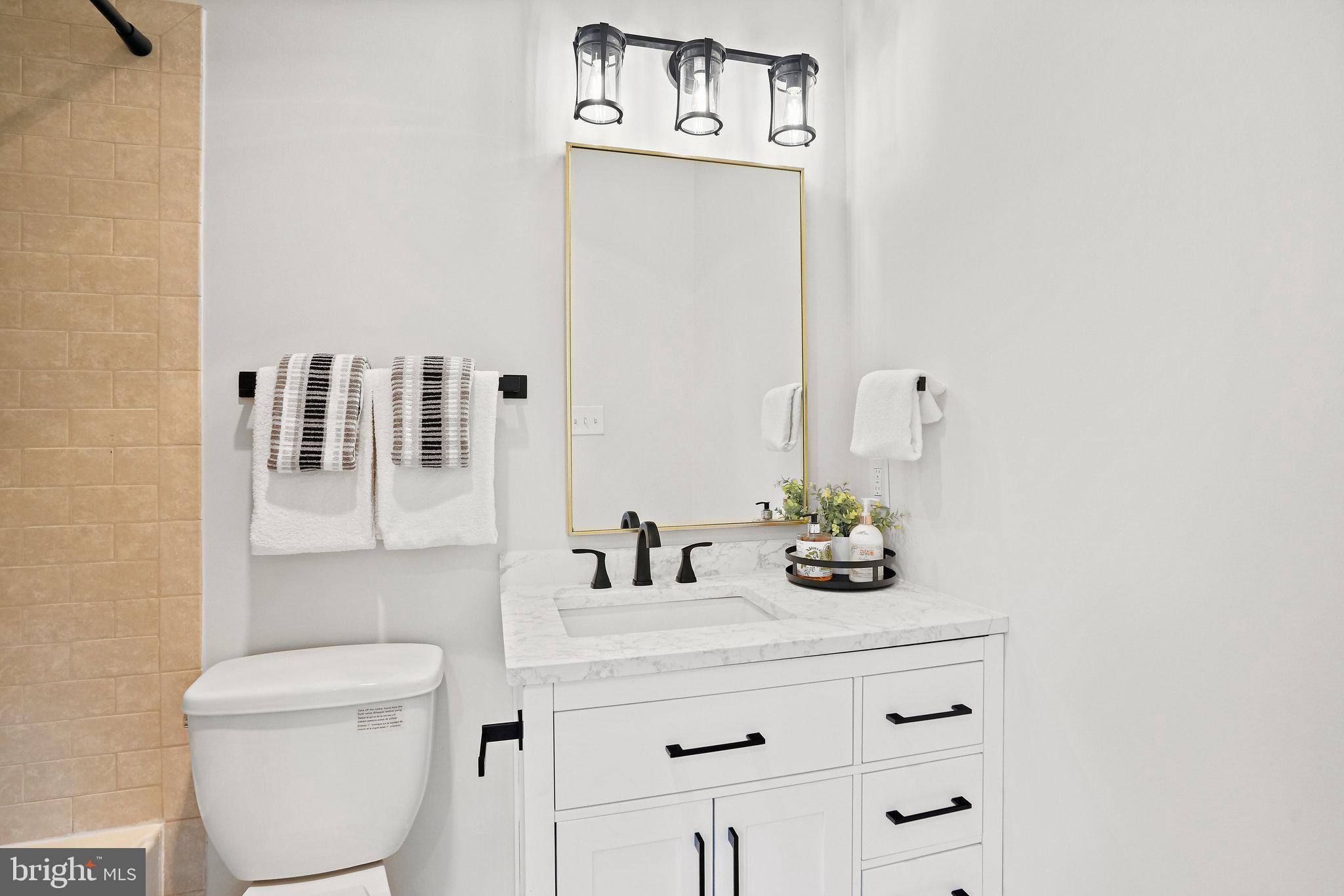 3259 SUTTON PLACE NW Unit: A